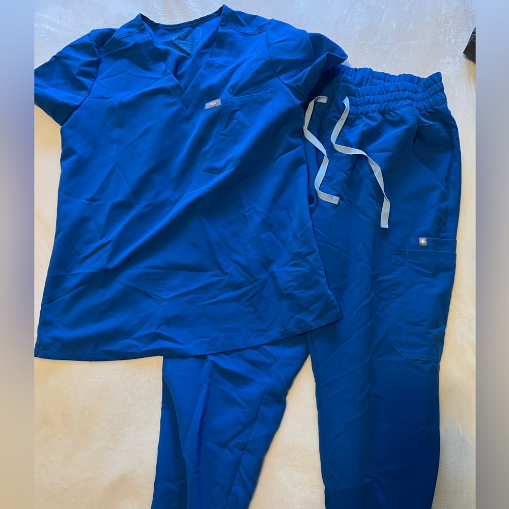 High waisted jogger scrub set. Medium pants and small top.